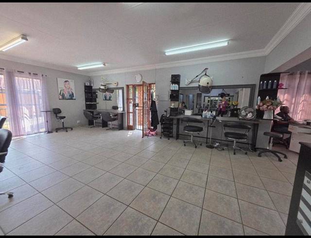 BUSINESS PROPERTY TO RENT IN GARSFONTEIN